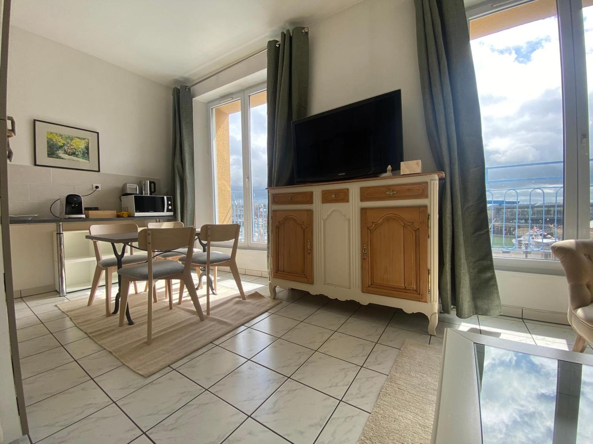 דייפ Etablissement 3 Etoiles Avec Ascenseur, 3 Appartements Lumineux Vue Port Avec Balcon, 200M De La Mer, Wifi Fibre, Tous Service Inclus מראה חיצוני תמונה