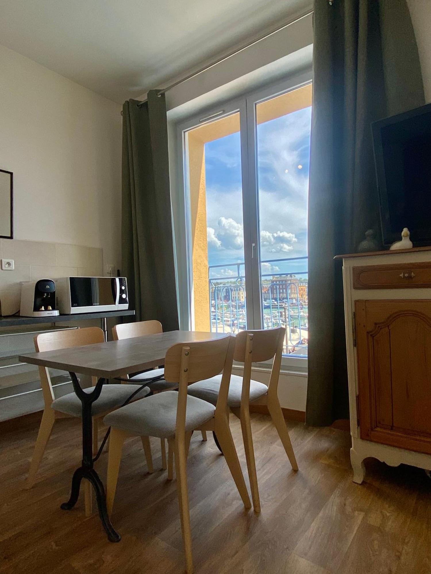 דייפ Etablissement 3 Etoiles Avec Ascenseur, 3 Appartements Lumineux Vue Port Avec Balcon, 200M De La Mer, Wifi Fibre, Tous Service Inclus מראה חיצוני תמונה
